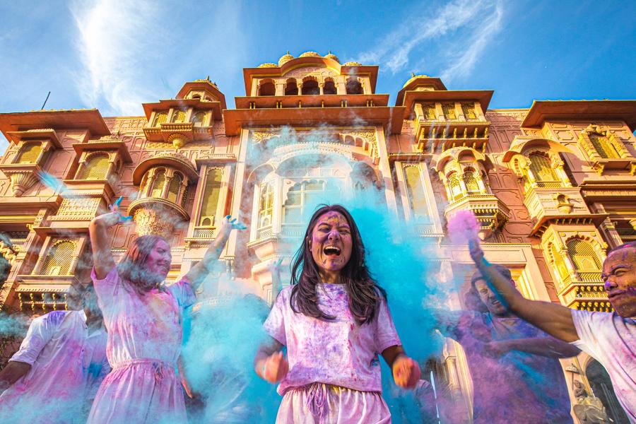 From the sacred steps of Varanasi to the blissful backwaters of Kerala, we’ve got naan-stop delights for your India trip