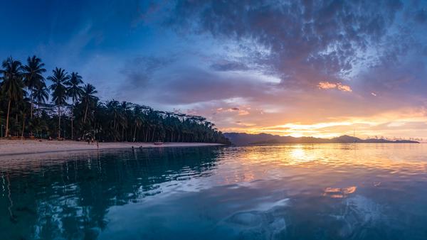 White-sand beaches, kaleidoscopic coral reefs, delicious food, and history galore — the Philippines really has got it all