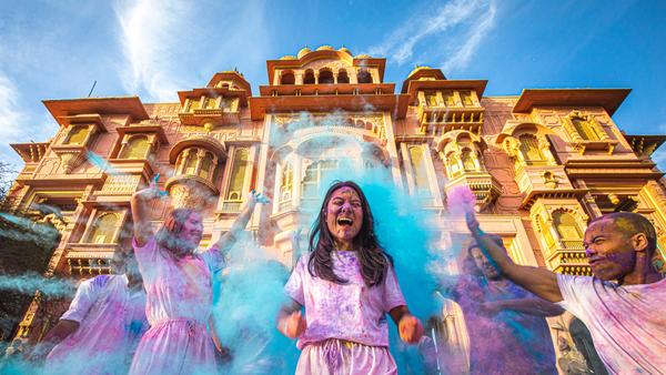 From the sacred steps of Varanasi to the blissful backwaters of Kerala, we’ve got naan-stop delights for your India trip